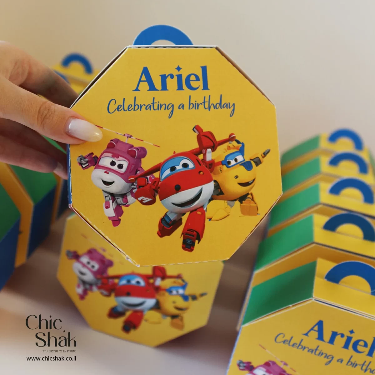 קופסאות משושה בעיצוב מטוסי על