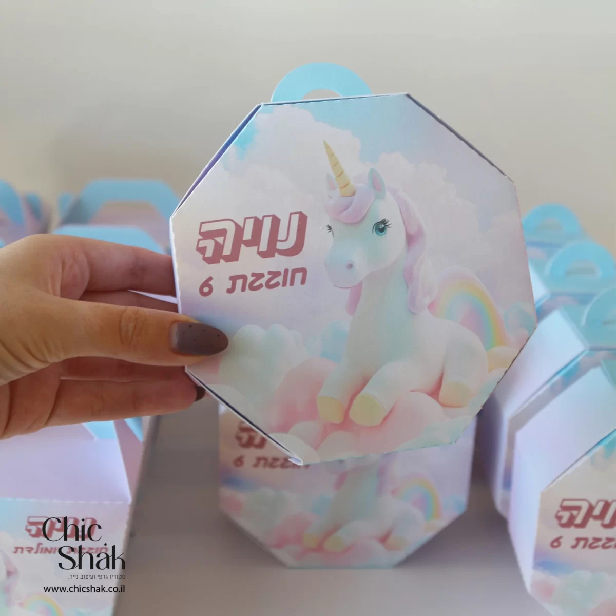 קופסת משושה לעיצוב יום הולדת בקונספט חד קרן